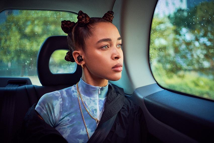 Tai Nghe Bowers & Wilkins PI5