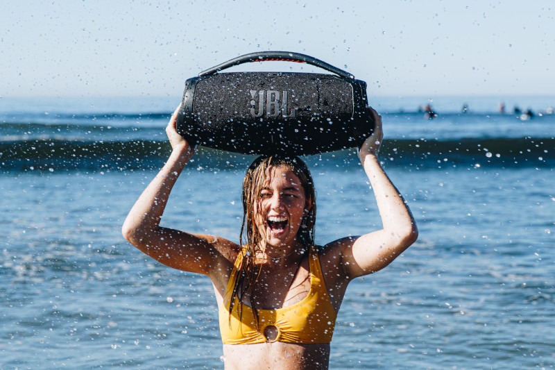 jbl-boombox-3-beach-woman-splash.jpg
